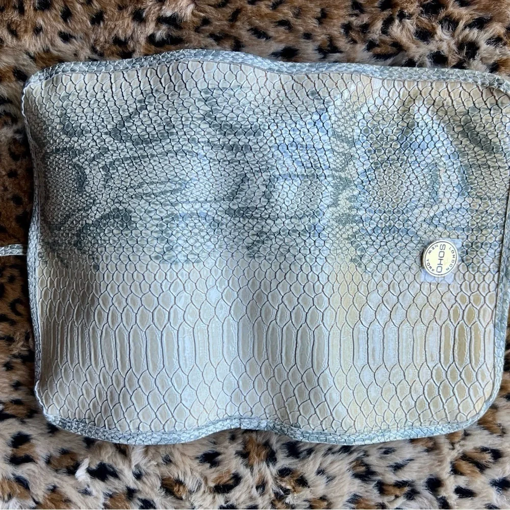 ✨ SOHO London New York Faux Snakeskin Travel Makeup Organizer – Champagne Gold
